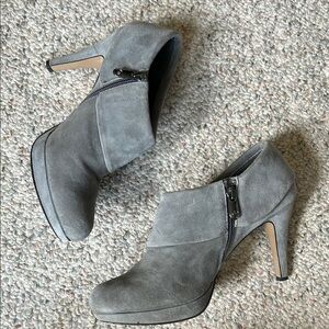 Adrienne Vittadini Gray Suede Ankle Booties Womens 8.5